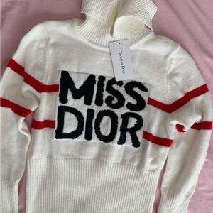 Dior Women's White and Red Sweater
